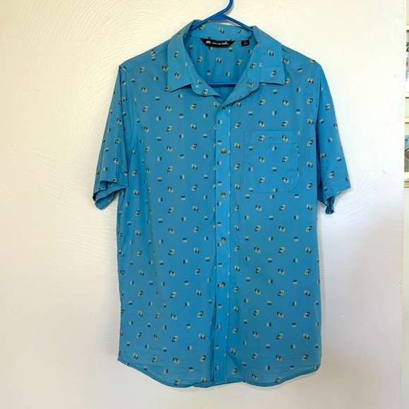 Men’s Travis Mathew geo print button up shirt - Picture 1 of 6